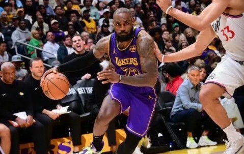 j9九游会在线 - 詹姆斯巅峰对决，萨拉赫与90激战湖人分钟，关键助攻胜负难料！