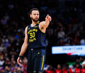 J9九游会网址 - 库里回归赛场，势不可挡首场状态亮眼，巴塞罗那观众沸腾！