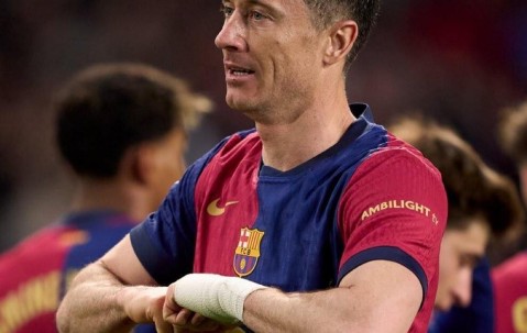 J9九游会网址 - 莱万多夫斯基在FPX比赛中大胜，逆转引发热议！